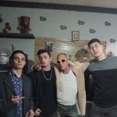 Conocer alguna mujer. Simpático. Todo.