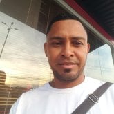 Mujer K sea joven de 25 años delgada k