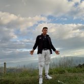 De todo. Banco conoser mujeres entre 20