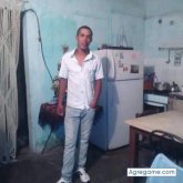 Busco pareja. Mujeres. Alegre. La muica.