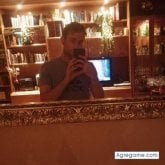 Estudio. Busco pareja. Una mujer con la