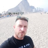 Q conecte y sea cariñosa. Simpático