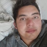 Empleado. Busco conocer gente.