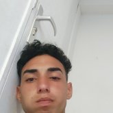 Busco pareja. Amigas. Divertido.