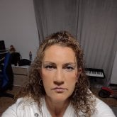 Trabajo por mi cuenta. Busco pareja.