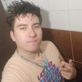 Una mina piola simpática y apaña dora.