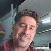 Busco pareja. Soltera. Alegre.