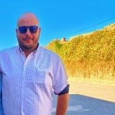 Relación, amistad y rollos. Simpático,