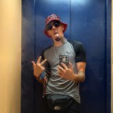 Encargado. Busco conocer gente. Amistad