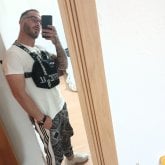 Simpático agradable delgado de buen