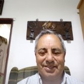 Jubilado. Tranquila, que le guste salir.