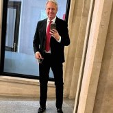 No trabajando. Mujer.