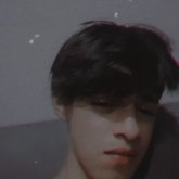 Busco ligar. Amigos. Desorientado. Tocar