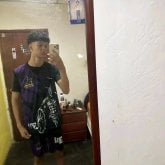 Chica mayor que este para mi. Un chico