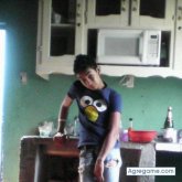 Estudió. Busco hacer amistades. Busco