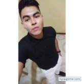 Busco pareja. Gente nueva. Alegre.