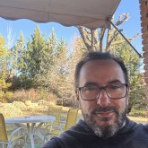 Empresario. Charlar,tomar un vinito.