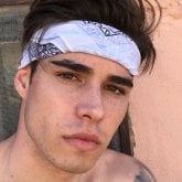 Solteras chaparitas. Risueño