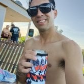 Busco mujeres para encuentros. Un chico