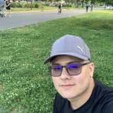 Trabajando. Una pareja. Soltero, bien