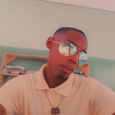 Una pareja. Soltero  trabajo.