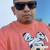 Busco pareja. Amistad. De todo un poco.