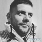 Trabajo. Busco pareja.