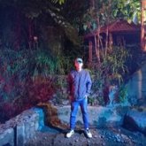 Amistades,. Serio, respetuoso.