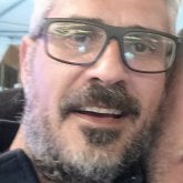 Soldador. Busco ligar. Estoy buscando