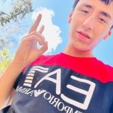 Soltero. Mido 176 flaco ojos lindos