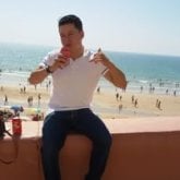 Alegré, apasionante. Alegre,