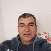 Busco hacer amistades. Amigos. Un hombre