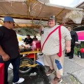 Busco pareja. Busco amigos. Soy soltero.