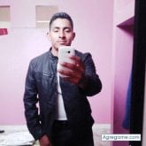 Empleado. Busco hacer amistades.