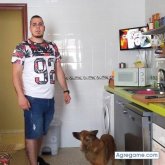 Busco pareja. Chicas. Gracioso. Coches.