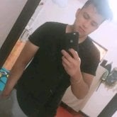 Empleado. Busco hacer amistades.