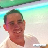 Encuentra Hombres solteros en New Haven