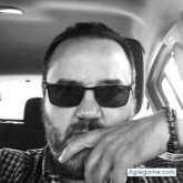 Busco pareja. Mujer. Normal.