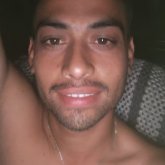 Me interesan mujeres. Soltero flaco me