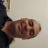 Una mujer sobre unos 40 años. Buenas.