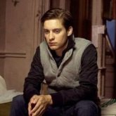 Busco ligar. Feliz. El deporte.