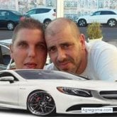 Trabajando. Busco pareja. Una chica.