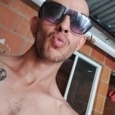 Busco ligar. Mujeres mayores. Un joven