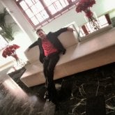 Mujer feliz y que sea cariñosa.