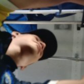 Mujeres solteras. Una persona alegre.