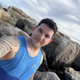 Conocer nuevas personas y bueno y capaz