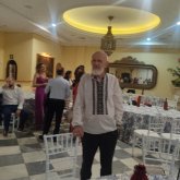 Busco una mujer para acompañar.