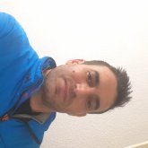 Joven delgado y 
divertido. Mi