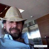 Busco pareja. Una compañera. Tranquilo.