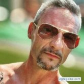 Diseñador industrial. Busco pareja.